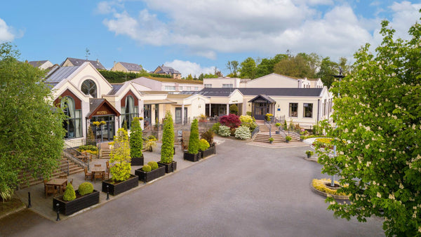 Four Seasons Hotel & Leisure Club